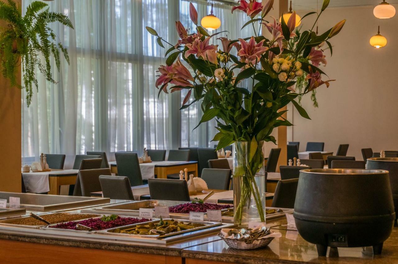 Hotel *** Nat Krynica Morska Bagian luar foto